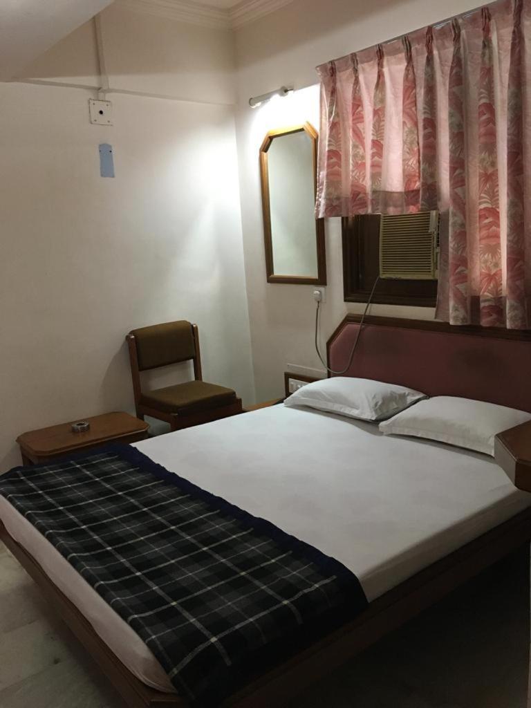 Hotel Grg Vadodara Eksteriør bilde