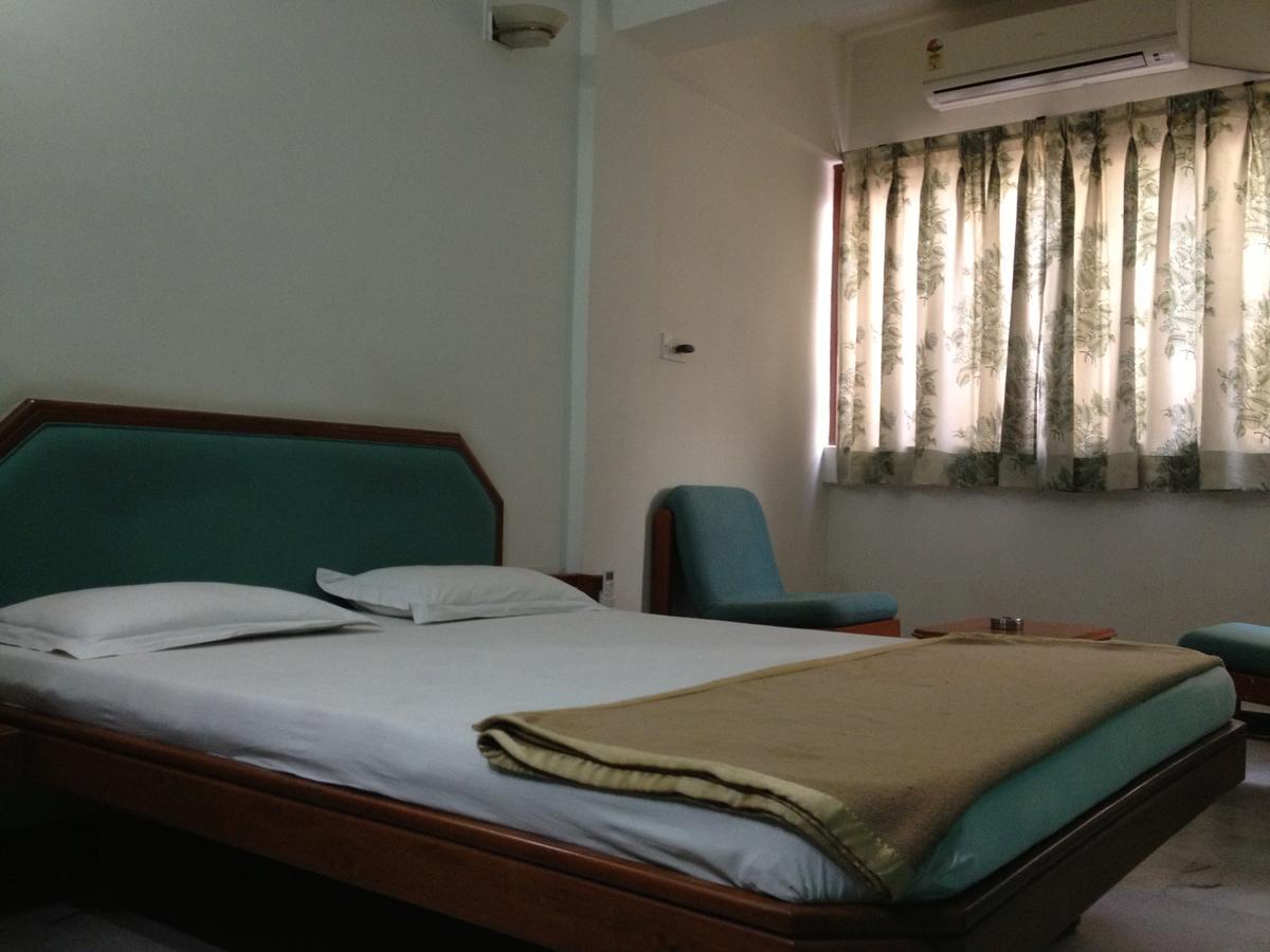 Hotel Grg Vadodara Eksteriør bilde