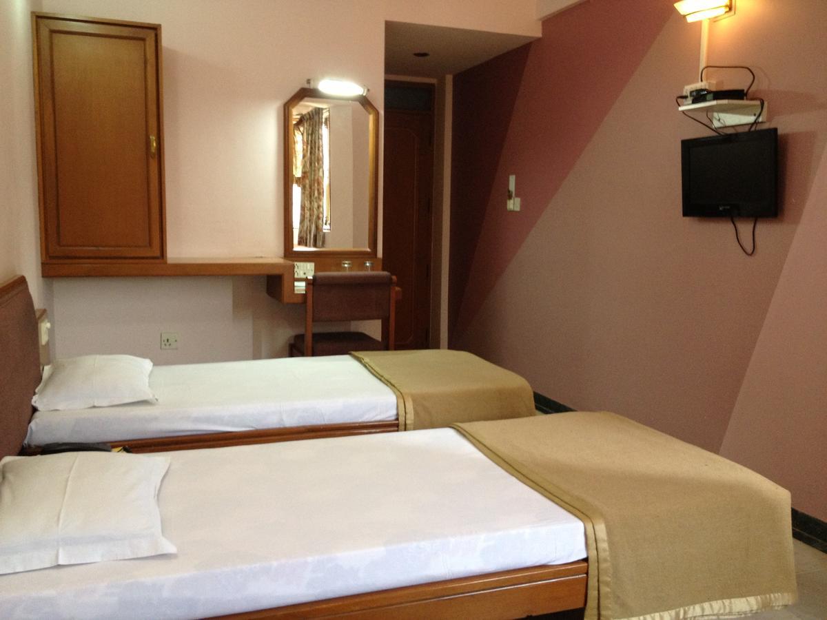 Hotel Grg Vadodara Eksteriør bilde