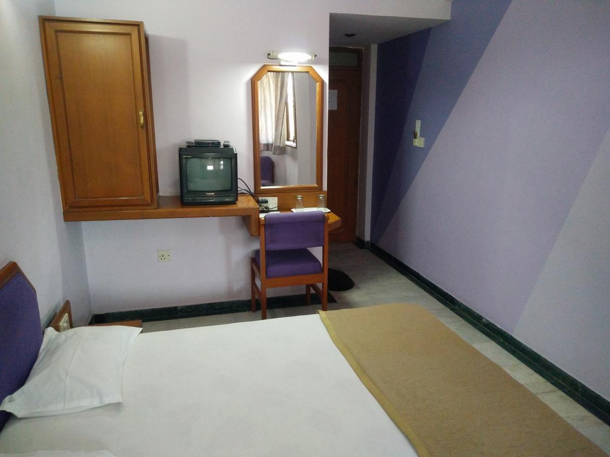 Hotel Grg Vadodara Eksteriør bilde