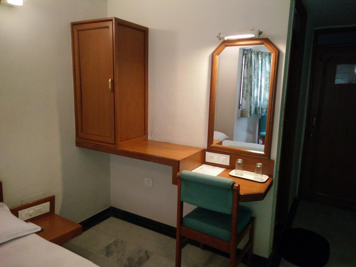 Hotel Grg Vadodara Eksteriør bilde