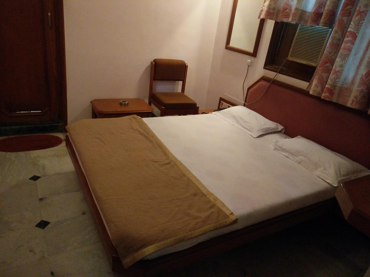 Hotel Grg Vadodara Eksteriør bilde
